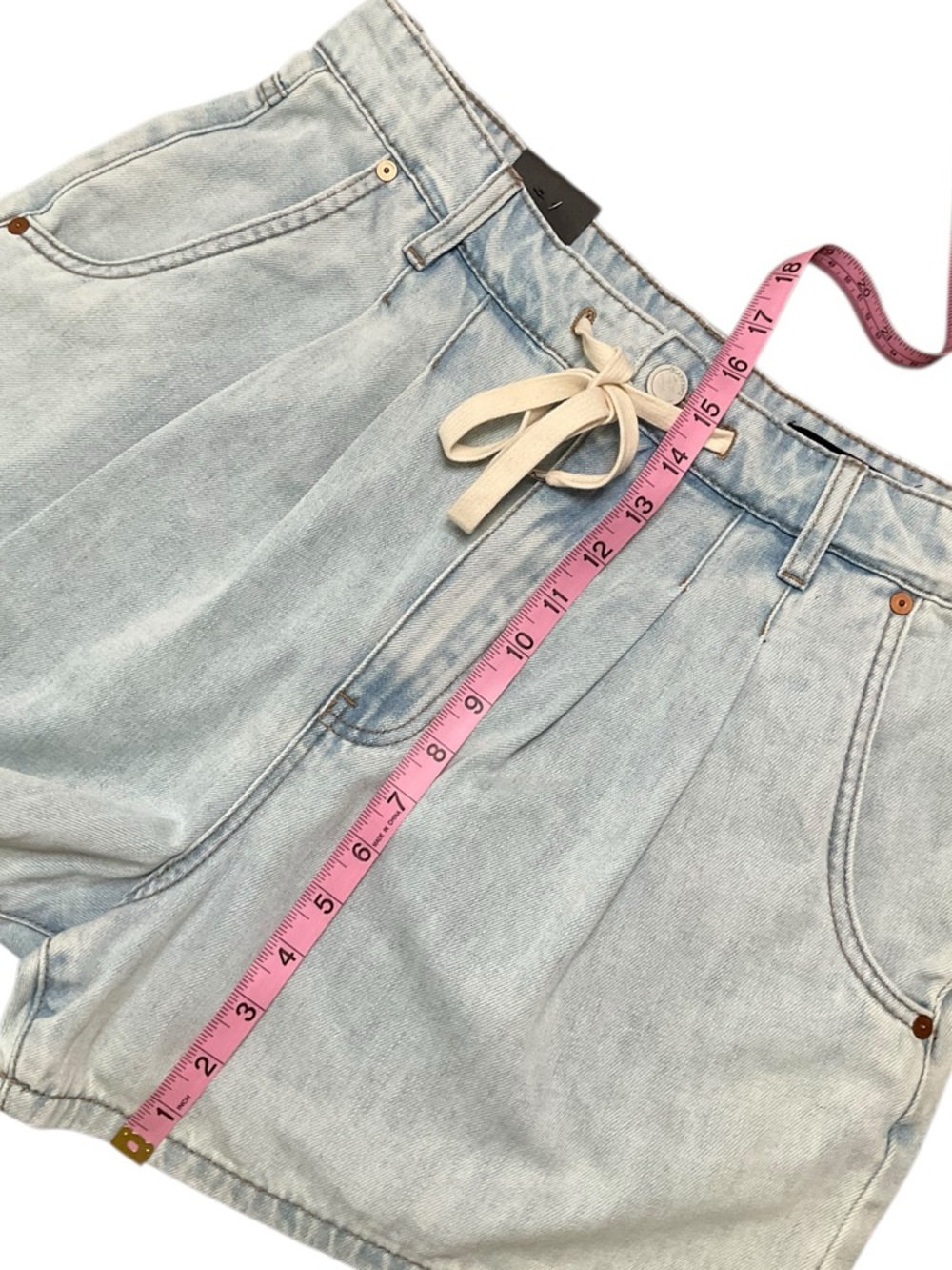 BLANK NYC Women’s Denim Shorts Light Wash Denim Drawstring Shorts Size 30 NWT - Picture 11 of 13